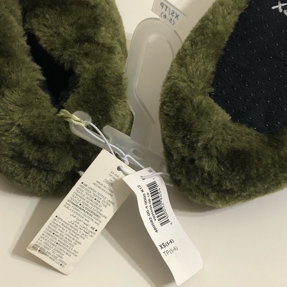 Old Navy toddler boys plush Dino slippers - Picture 4 of 4